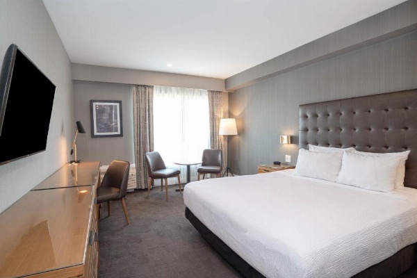 Sandman Hotel Hamilton image 12