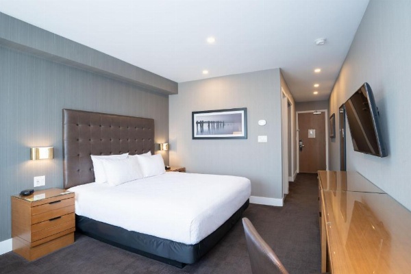 Sandman Hotel Hamilton image 13