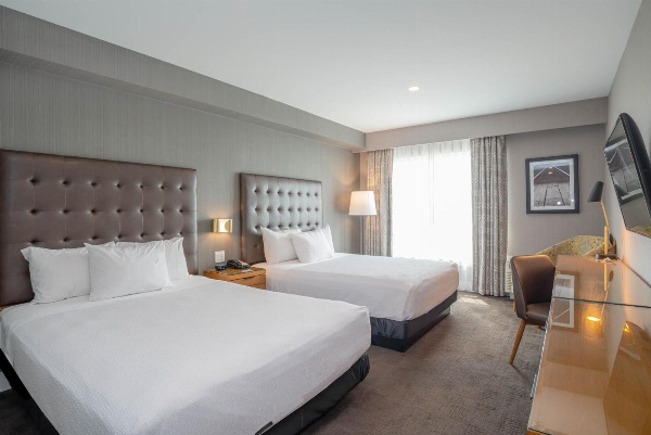 Sandman Hotel Hamilton image 4